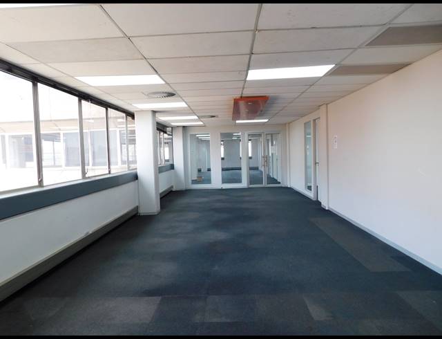 1,306M² OFFICE TO LET IN FERNDALE